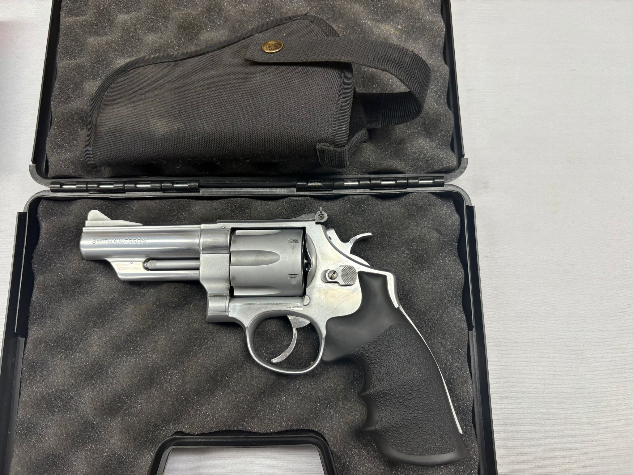 Revoler Smith & Wesson .44 Rem. Mag.